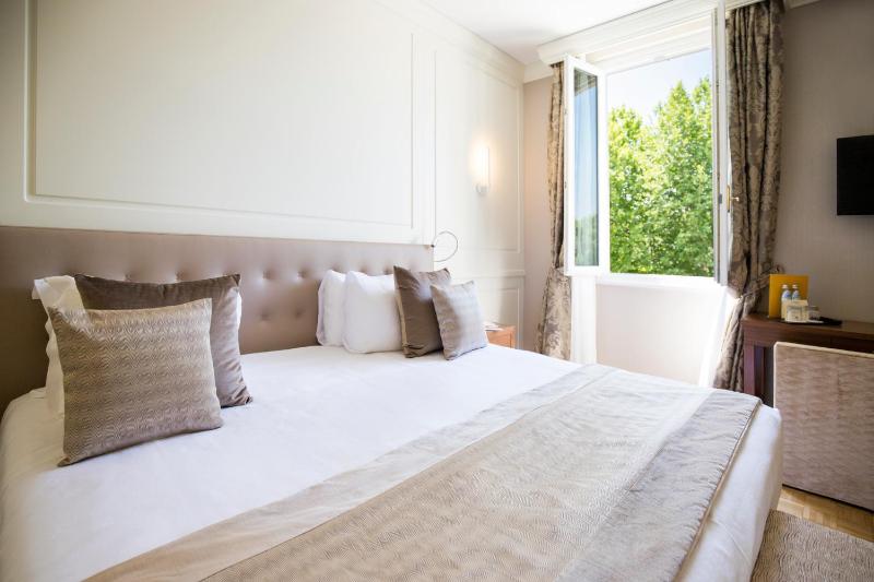 Executive Double Room with Balcony image 4