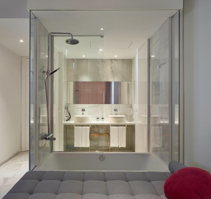 Junior Suite with Sea View image 2