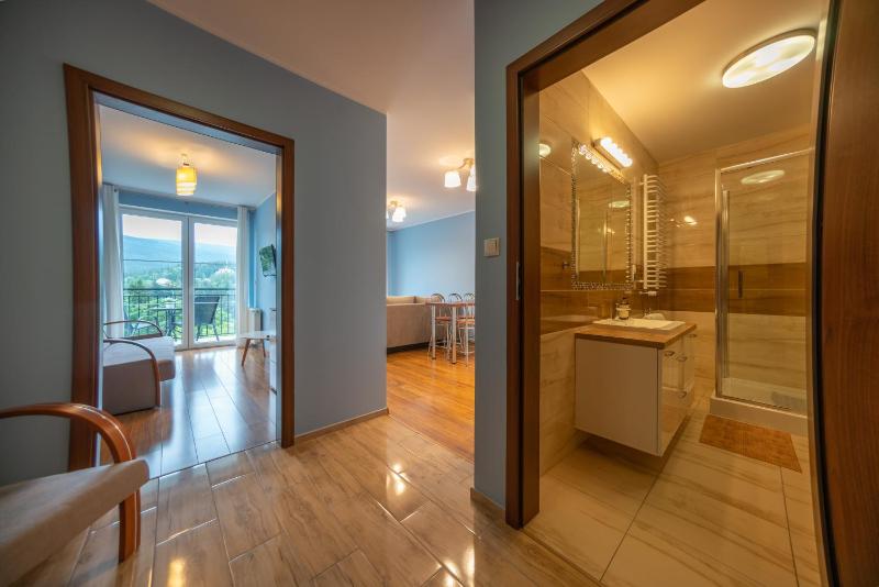 RentPlanet- Apartamenty Poezja - Dworcowa - image 13