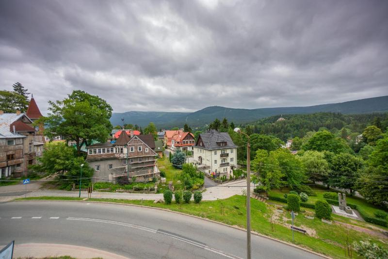 RentPlanet- Apartamenty Poezja - Dworcowa - image 10