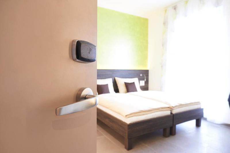 Standard Double Room image 2