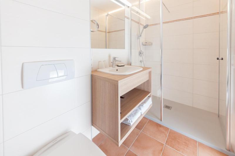 Deluxe Double Room with Balcony image 4