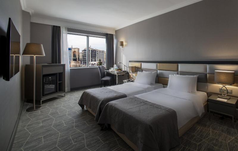 Superior Double or Twin Room with City View image 1