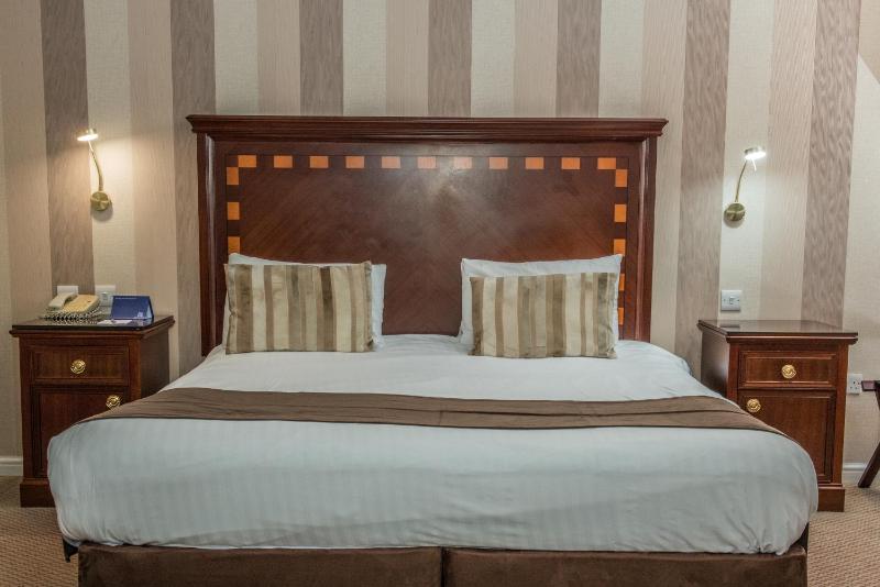 Classic Double Room image 2