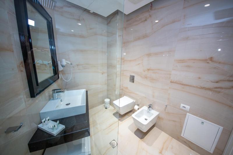 Deluxe Suite with Balcony and Sea View image 2