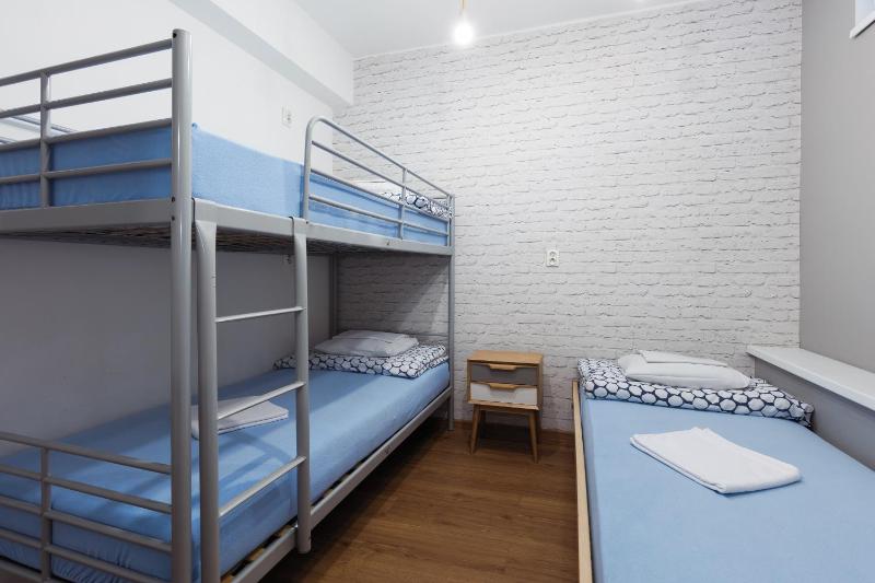 Triple Room with Shared Bathroom image 4