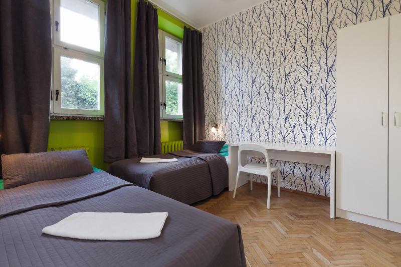 Twin Room with Shared Bathroom image 1