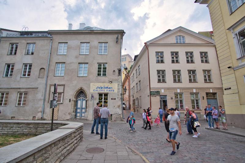 Dream Stay - Old Town Church View Apartment with Sauna - image 12