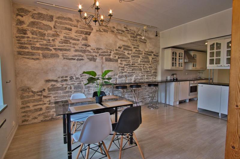 Dream Stay - Old Town Church View Apartment with Sauna - image 8