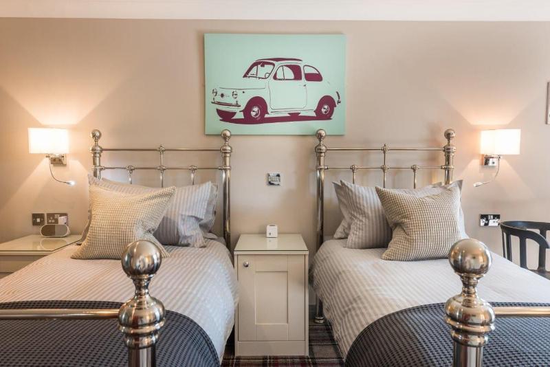 Deluxe Twin Room image 3