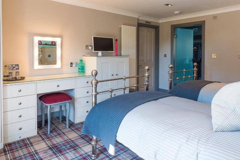 Deluxe Twin Room image 4