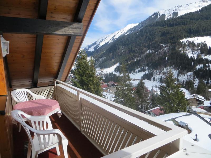 Three-Bedroom Apartment with Balcony image 1