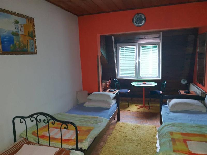 Economy Triple Room image 1