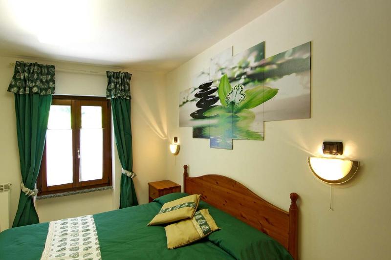 Double Room with Shared Bathroom image 3