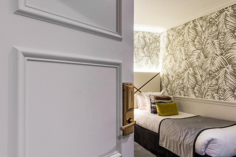 Classic Single Room image 2