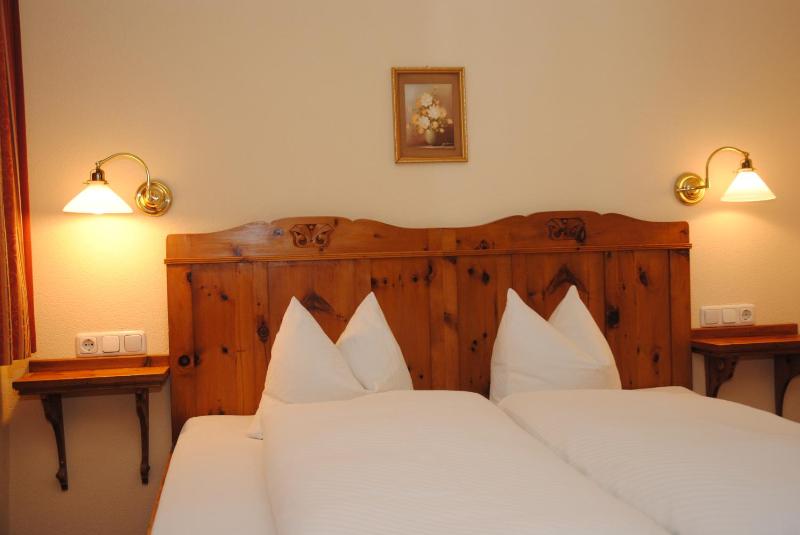 Two Connecting Double Rooms image 4