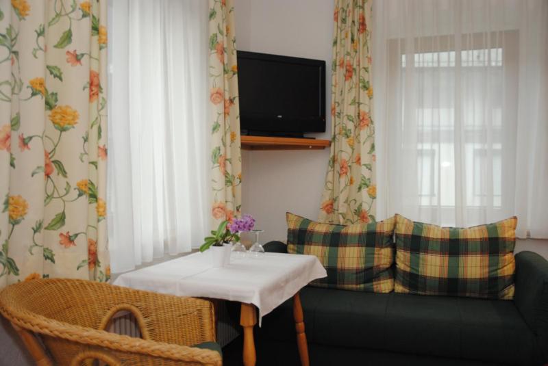 Double Room with Balcony image 4
