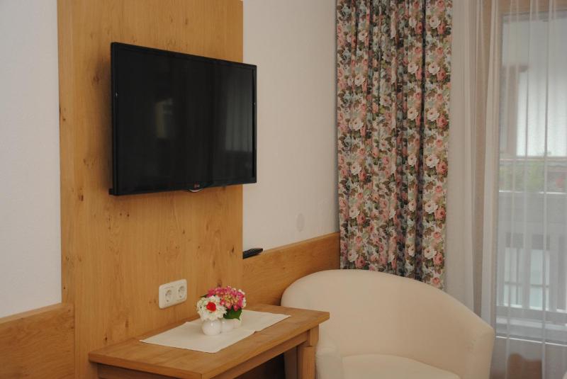 One-Bedroom Apartment with Balcony image 4