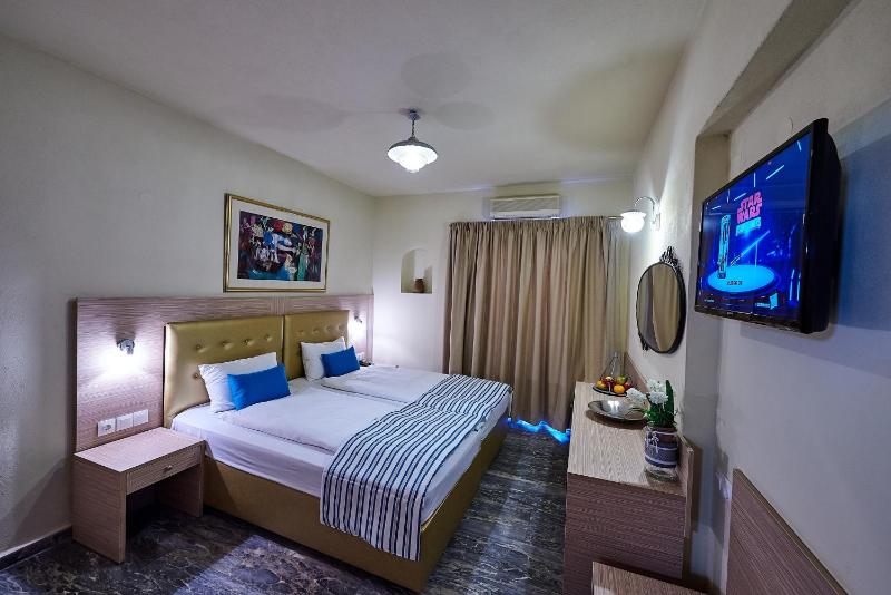 Double or Twin Room image 3