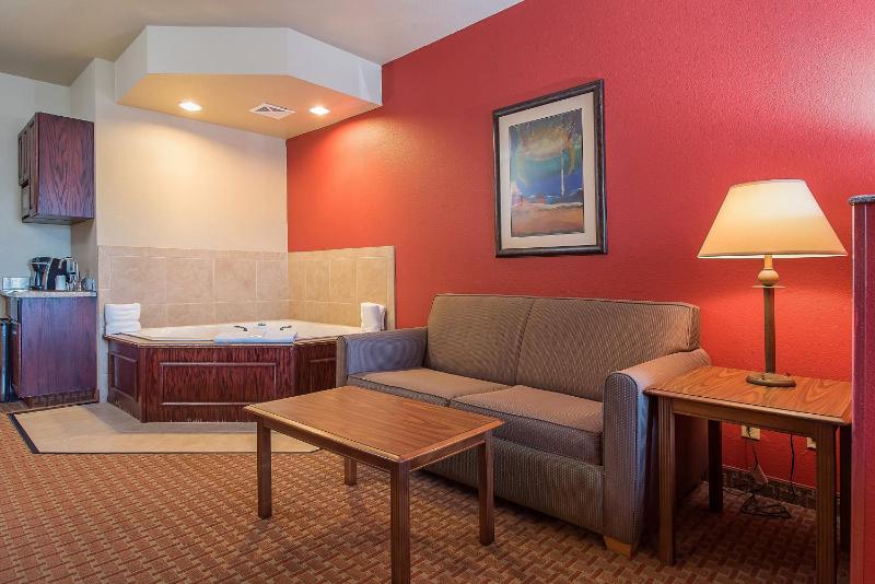 Deluxe King Studio Suite - Non-Smoking image 3