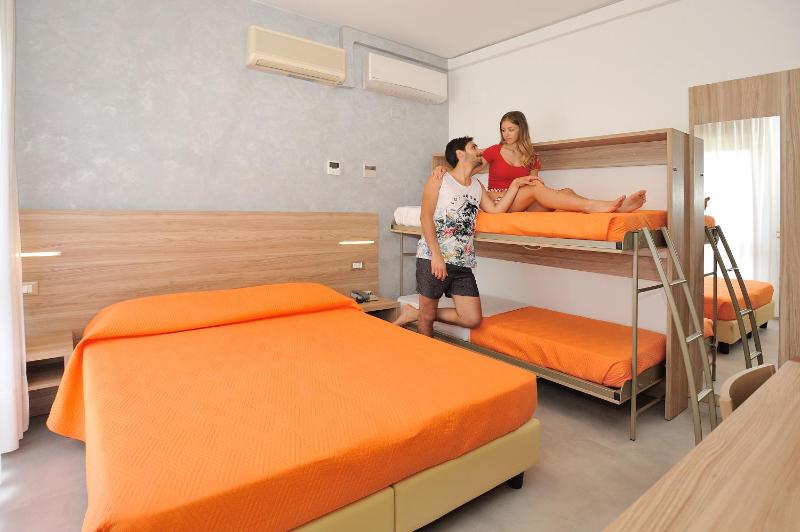 Double Room image 4