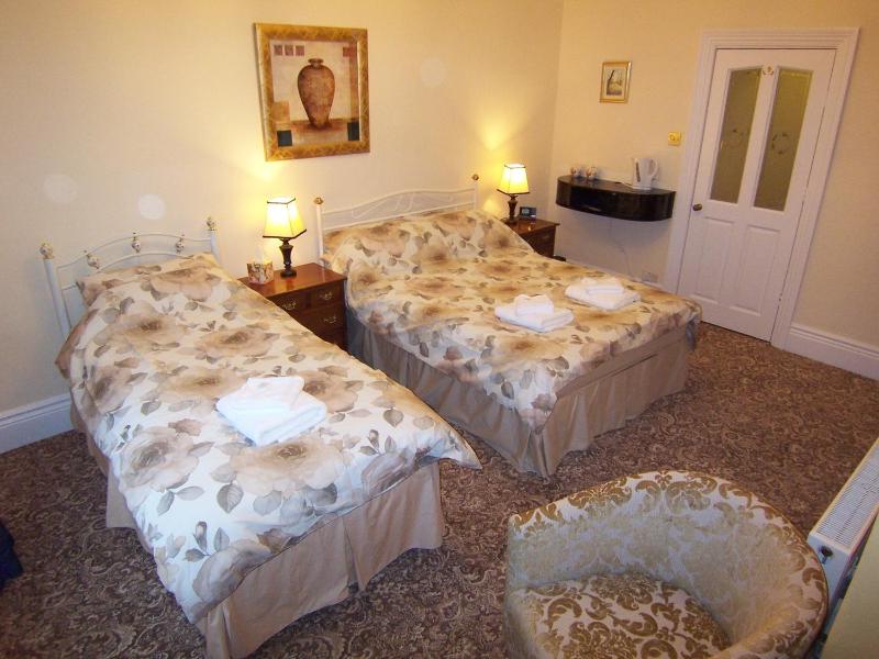 Double Room image 2