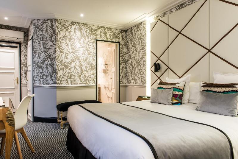 Superior Double or Twin Room image 4