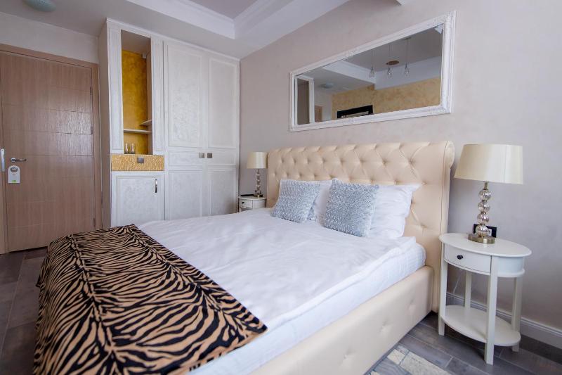 Standard Queen Room image 4
