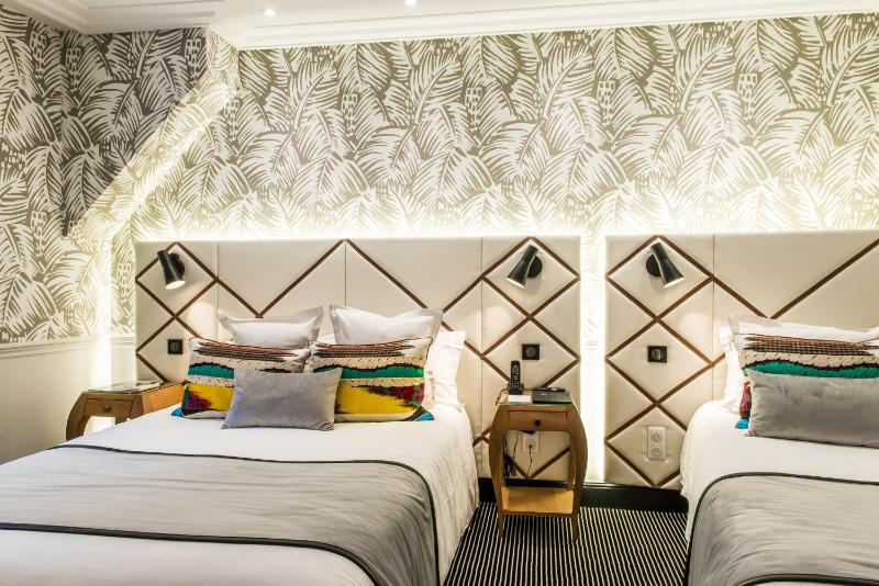 Superior Triple Room image 4