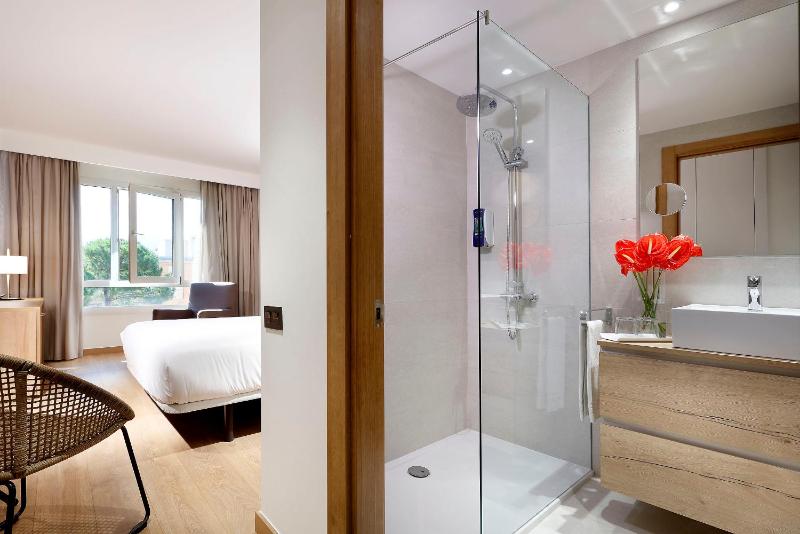 Double Room image 4