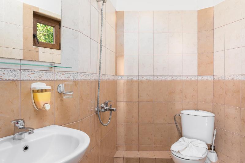 Triple Room with Mountain and Sea View image 4