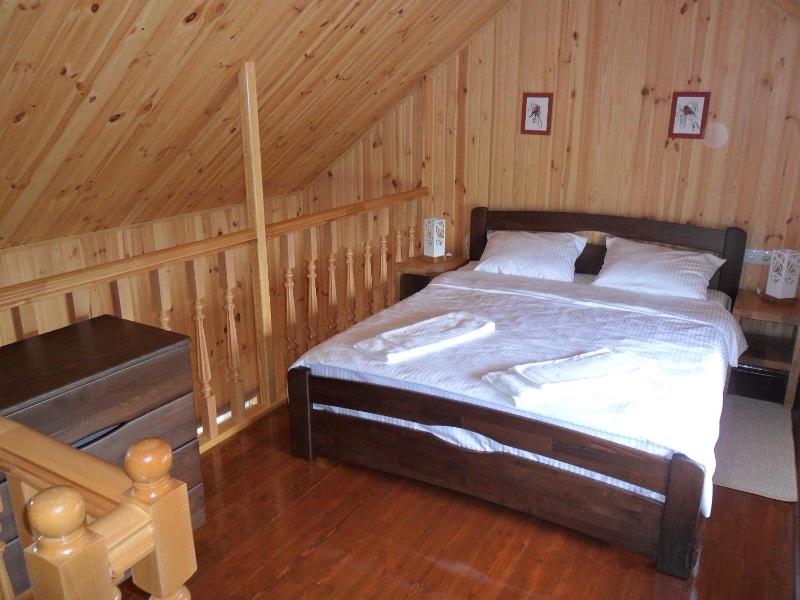 Standard Queen Room with Two Queen Beds image 3
