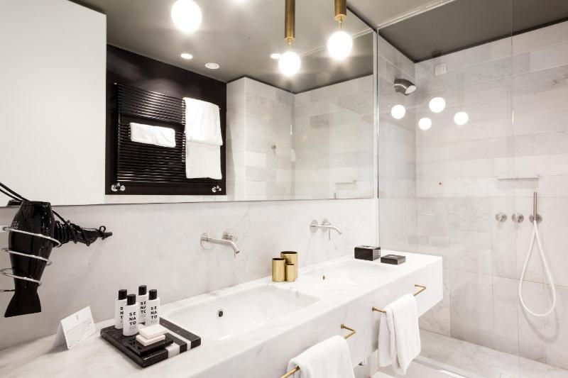 Superior Double Room image 4