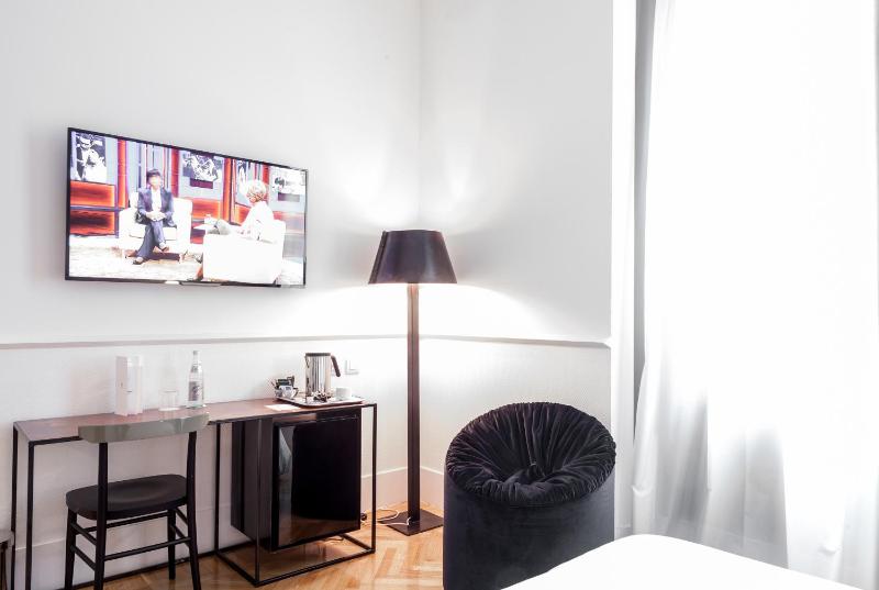 Superior Double Room image 3