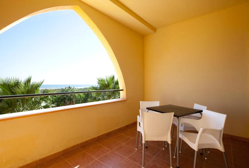 Two-Bedroom Apartment with Sea View (2-4 Adults) image 2
