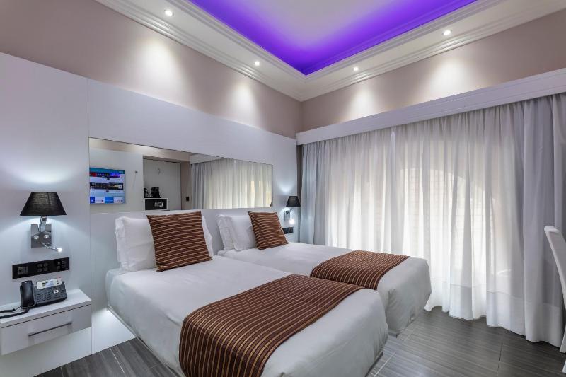 Deluxe Double Room image 3