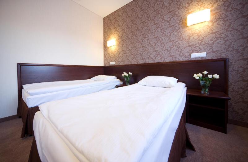 Standard Twin/Double Room image 3