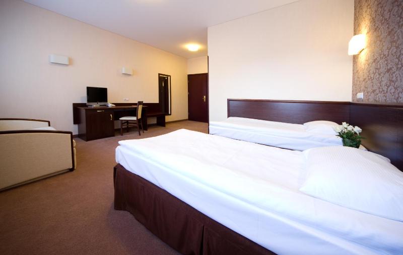 Standard Twin/Double Room image 2