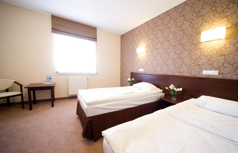 Standard Twin/Double Room image 1