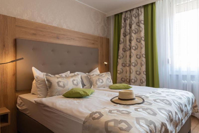 Superior Double Room image 3