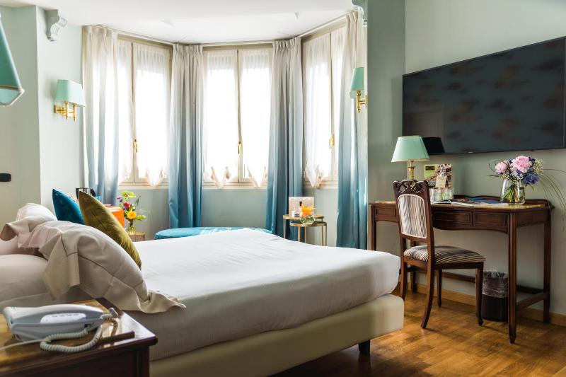 Executive Double Room image 2