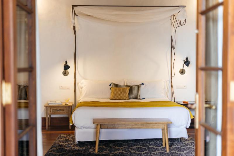 Deluxe Double Room image 4