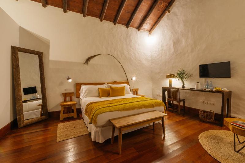Deluxe Double Room image 4
