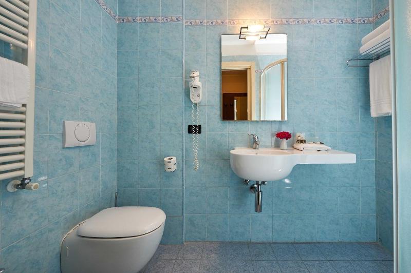 Standard Double or Twin Room image 2