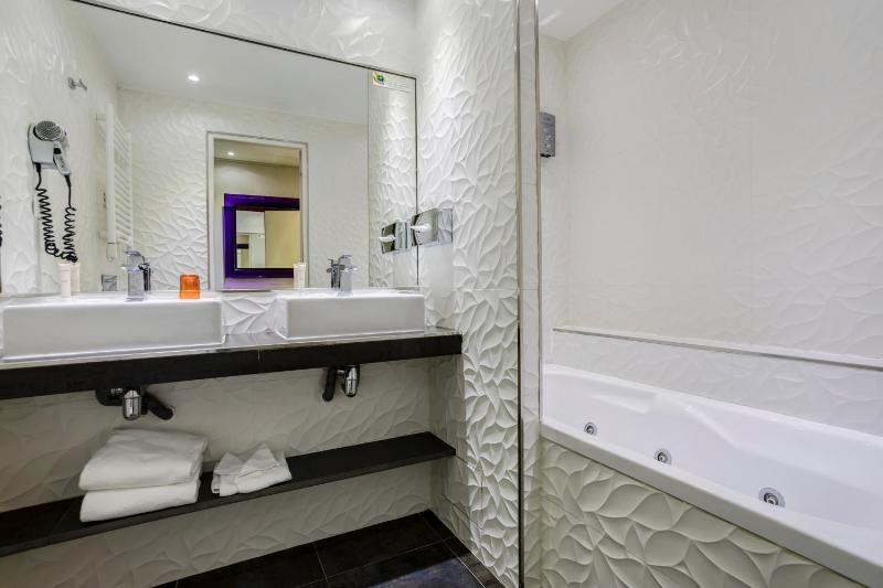 Deluxe Double Room image 1