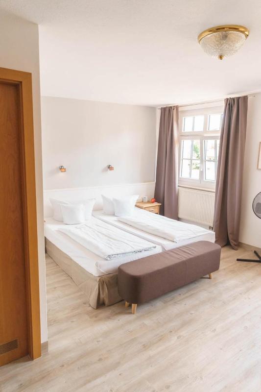 Classic Double or Twin Room image 3