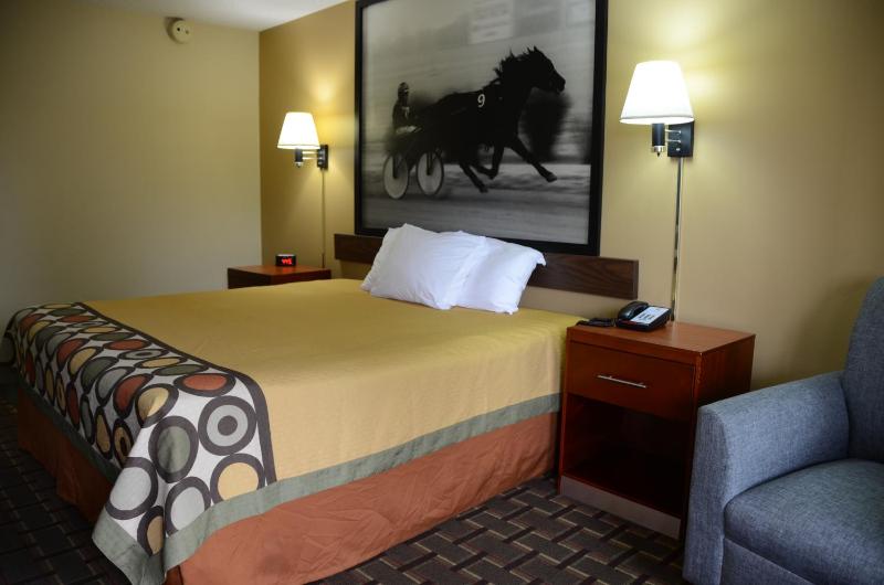 King Room - Non-Smoking image 3