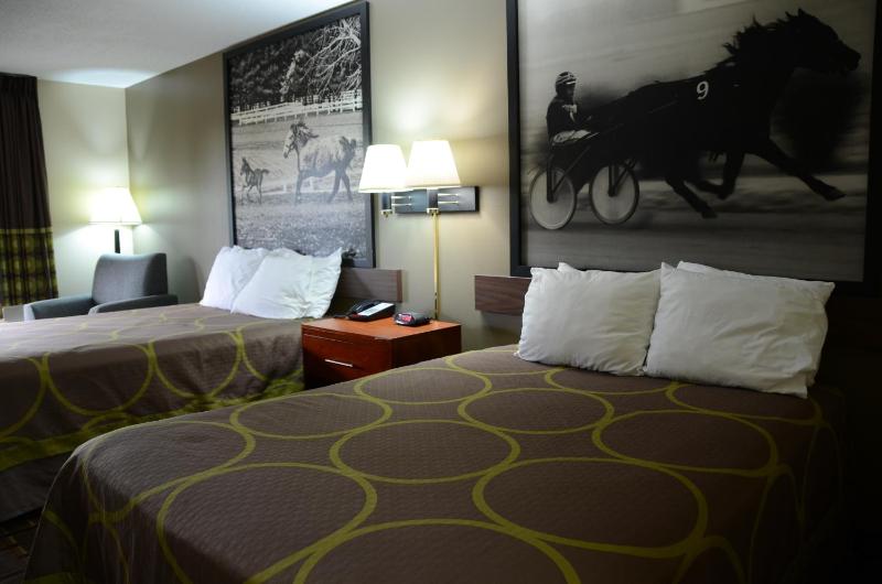 Queen Room with Two Queen Beds - Non-Smoking image 3