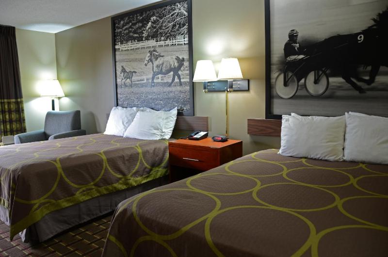 Queen Room with Two Queen Beds - Non-Smoking image 2