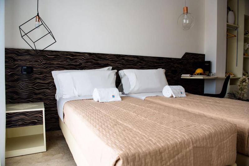 Deluxe Double Room image 3